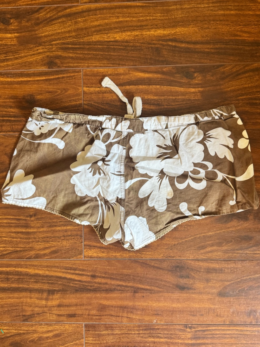 Y2K Roxy Brown and White Floral Print Shorts - Picture 3 of 4